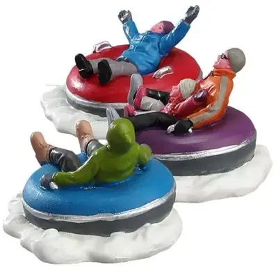 Lemax tubing family s/3 kerstdorp tafereel Vail Village 2017 - afbeelding 2