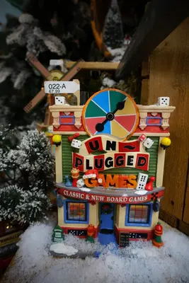 Lemax unplugged games verlicht kersthuisje Caddington Village 2022 - afbeelding 4