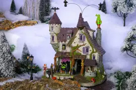 Lemax wicked garden coven bewegend huisje Spooky Town 2024 - afbeelding 2