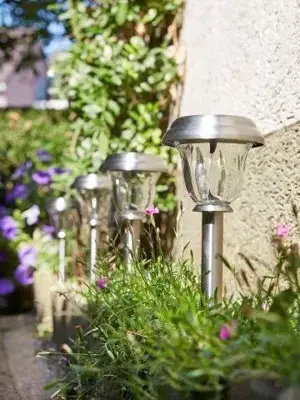Luxform intelligent Solar-hybrid tuinsteker Vermont 10lm - afbeelding 4
