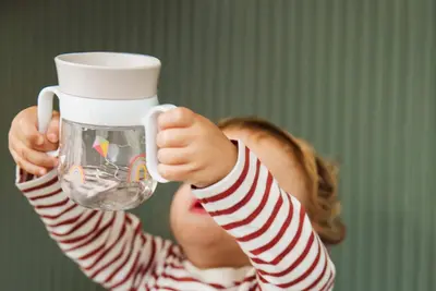 Mepal 360° drinkbeker mio 200 ml - sunshine & rainbow - afbeelding 2