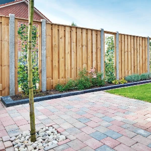 Ruw (stamp)beton schuttingsysteem