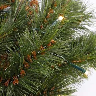 Triumph Tree Forest frosted verlichte guirlande 270cm - 96 lampjes - afbeelding 3