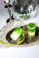 Yup in de boom glazen kerstbal iced matcha latte 8cm groen, wit - afbeelding 4