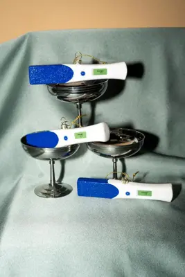 Yup in de boom glazen kerstbal zwangerschapstest 13cm blauw, wit - afbeelding 5