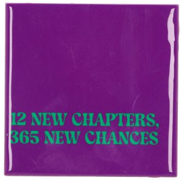 Daan Kromhout Design tegeltje keramiek 12 new chapters 10x10cm paars